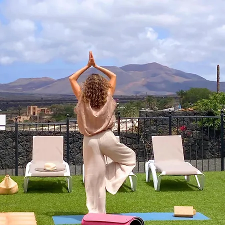 Exclusive In Authentic Village Of Yaiza - 12 To 16 Guests - 6 King Bedrooms - 5 Bathrooms - Game And Bar - Dining For 16 - Heated Pool -close To Beaches & Wineries Villa Yaiza (Lanzarote)