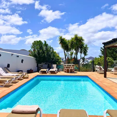 Exclusive In Authentic Village Of Yaiza - 12 To 16 Guests - 6 King Bedrooms - 5 Bathrooms - Game And Bar - Dining For 16 - Heated Pool -close To Beaches & Wineries Villa