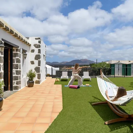 Villa Exclusive In Authentic Village Of Yaiza - 12 To 16 Guests - 6 King Bedrooms - 5 Bathrooms - Game And Bar - Dining For 16 - Heated Pool -close To Beaches & Wineries Yaiza (Lanzarote)