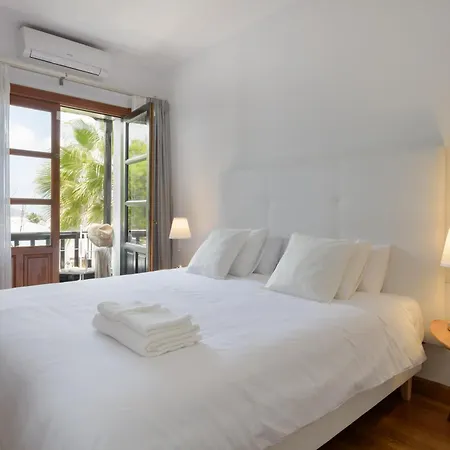 Exclusive In Authentic Village Of Yaiza - 12 To 16 Guests - 6 King Bedrooms - 5 Bathrooms - Game And Bar - Dining For 16 - Heated Pool -close To Beaches & Wineries * Yaiza (Lanzarote)