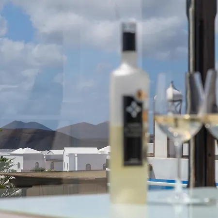 Exclusive In Authentic Village Of Yaiza - 12 To 16 Guests - 6 King Bedrooms - 5 Bathrooms - Game And Bar - Dining For 16 - Heated Pool -close To Beaches & Wineries