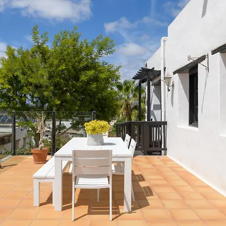 Exclusive In Authentic Village Of Yaiza - 12 To 16 Guests - 6 King Bedrooms - 5 Bathrooms - Game And Bar - Dining For 16 - Heated Pool -close To Beaches & Wineries *