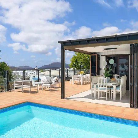 Exclusive In Authentic Village Of Yaiza - 12 To 16 Guests - 6 King Bedrooms - 5 Bathrooms - Game And Bar - Dining For 16 - Heated Pool -close To Beaches & Wineries