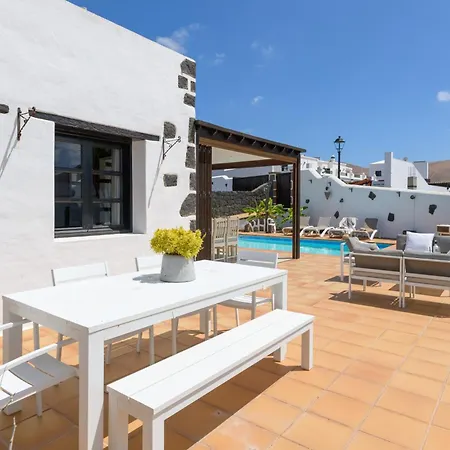 Villa Exclusive In Authentic Village Of Yaiza - 12 To 16 Guests - 6 King Bedrooms - 5 Bathrooms - Game And Bar - Dining For 16 - Heated Pool -close To Beaches & Wineries