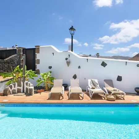 Exclusive In Authentic Village Of Yaiza - 12 To 16 Guests - 6 King Bedrooms - 5 Bathrooms - Game And Bar - Dining For 16 - Heated Pool -close To Beaches & Wineries Villa *