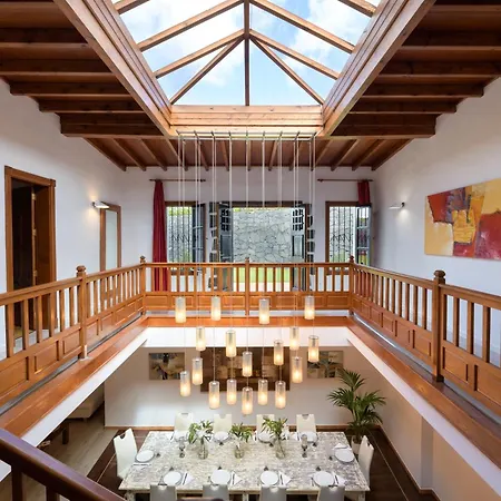 Exclusive In Authentic Village Of Yaiza - 12 To 16 Guests - 6 King Bedrooms - 5 Bathrooms - Game And Bar - Dining For 16 - Heated Pool -close To Beaches & Wineries * Yaiza (Lanzarote)
