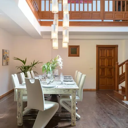 Exclusive In Authentic Village Of Yaiza - 12 To 16 Guests - 6 King Bedrooms - 5 Bathrooms - Game And Bar - Dining For 16 - Heated Pool -close To Beaches & Wineries Villa *