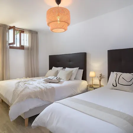 Villa Exclusive In Authentic Village Of Yaiza - 12 To 16 Guests - 6 King Bedrooms - 5 Bathrooms - Game And Bar - Dining For 16 - Heated Pool -close To Beaches & Wineries *