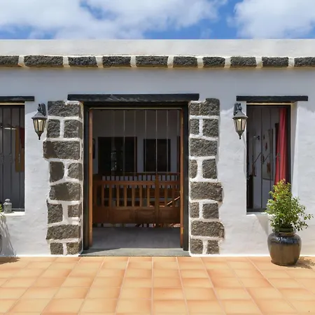 Exclusive In Authentic Village Of Yaiza - 12 To 16 Guests - 6 King Bedrooms - 5 Bathrooms - Game And Bar - Dining For 16 - Heated Pool -close To Beaches & Wineries *
