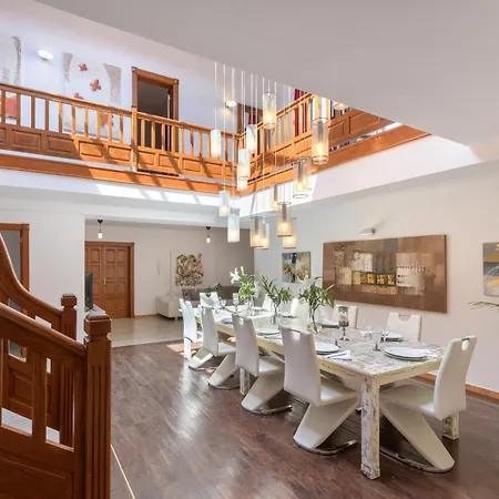 Exclusive In Authentic Village Of Yaiza - 12 To 16 Guests - 6 King Bedrooms - 5 Bathrooms - Game And Bar - Dining For 16 - Heated Pool -close To Beaches & Wineries * Yaiza (Lanzarote)