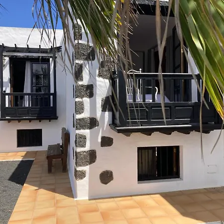Exclusive In Authentic Village Of Yaiza - 12 To 16 Guests - 6 King Bedrooms - 5 Bathrooms - Game And Bar - Dining For 16 - Heated Pool -close To Beaches & Wineries Villa