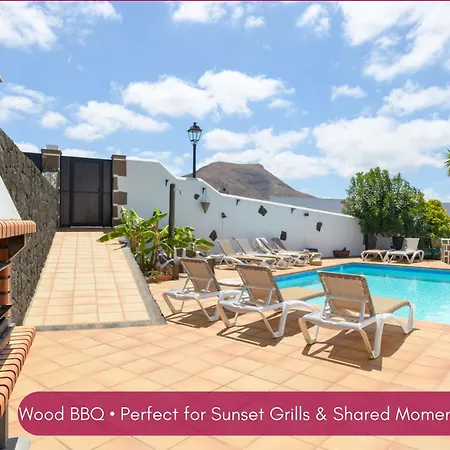 Villa Exclusive In Authentic Village Of Yaiza - 12 To 16 Guests - 6 King Bedrooms - 5 Bathrooms - Game And Bar - Dining For 16 - Heated Pool -close To Beaches & Wineries
