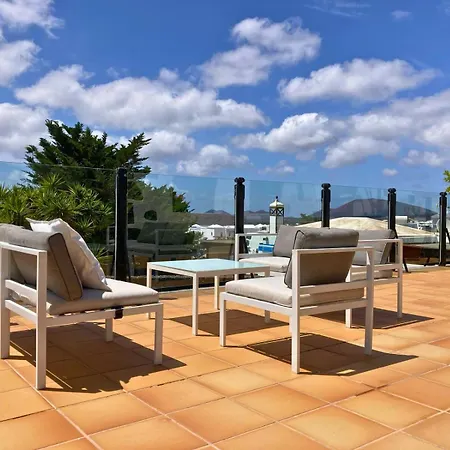 Villa Exclusive In Authentic Village Of Yaiza - 12 To 16 Guests - 6 King Bedrooms - 5 Bathrooms - Game And Bar - Dining For 16 - Heated Pool -close To Beaches & Wineries *
