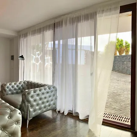 Exclusive In Authentic Village Of Yaiza - 12 To 16 Guests - 6 King Bedrooms - 5 Bathrooms - Game And Bar - Dining For 16 - Heated Pool -close To Beaches & Wineries * Yaiza (Lanzarote)