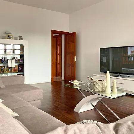 Villa Exclusive In Authentic Village Of Yaiza - 12 To 16 Guests - 6 King Bedrooms - 5 Bathrooms - Game And Bar - Dining For 16 - Heated Pool -close To Beaches & Wineries *