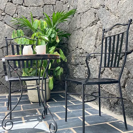 Villa Exclusive In Authentic Village Of Yaiza - 12 To 16 Guests - 6 King Bedrooms - 5 Bathrooms - Game And Bar - Dining For 16 - Heated Pool -close To Beaches & Wineries Yaiza (Lanzarote)