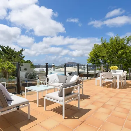 Exclusive In Authentic Village Of Yaiza - 12 To 16 Guests - 6 King Bedrooms - 5 Bathrooms - Game And Bar - Dining For 16 - Heated Pool -close To Beaches & Wineries Yaiza (Lanzarote)