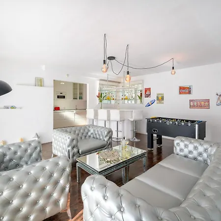 Villa Exclusive In Authentic Village Of Yaiza - 12 To 16 Guests - 6 King Bedrooms - 5 Bathrooms - Game And Bar - Dining For 16 - Heated Pool -close To Beaches & Wineries *