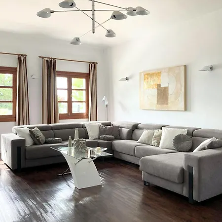 Spacious Private Up To 16 - Casa Quintero - Volcano, Timanfaya Park, Bodega & South Beaches - Heated Pool - Game - Charcoal Grill * Yaiza (Lanzarote)