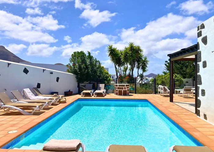 Spacious Private Up To 16 - Casa Quintero - Volcano, Timanfaya Park, Bodega & South Beaches - Heated Pool - Game - Charcoal Grill