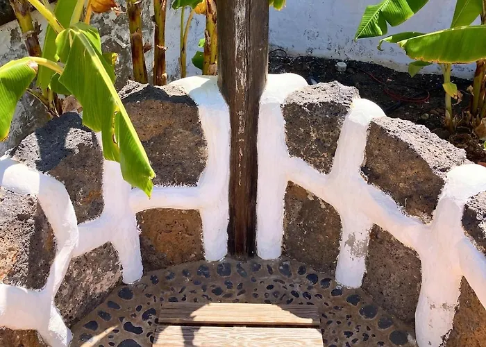 Spacious Private Up To 16 - Casa Quintero - Volcano, Timanfaya Park, Bodega & South Beaches - Heated Pool - Game - Charcoal Grill Villa *