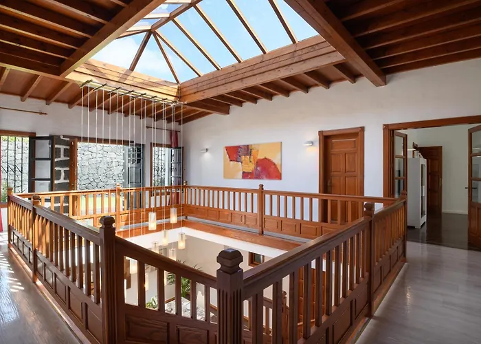 Villa Spacious Private Up To 16 - Casa Quintero - Volcano, Timanfaya Park, Bodega & South Beaches - Heated Pool - Game - Charcoal Grill *