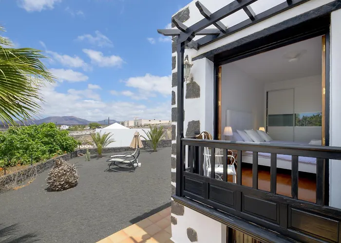 Spacious Private Up To 16 - Casa Quintero - Volcano, Timanfaya Park, Bodega & South Beaches - Heated Pool - Game - Charcoal Grill