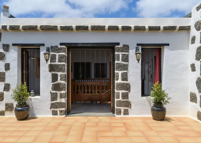 Spacious Private Up To 16 - Casa Quintero - Volcano, Timanfaya Park, Bodega & South Beaches - Heated Pool - Game - Charcoal Grill Villa Yaiza (Lanzarote)