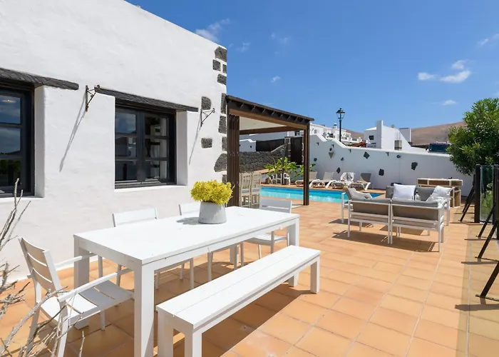 Spacious Private Up To 16 - Casa Quintero - Volcano, Timanfaya Park, Bodega & South Beaches - Heated Pool - Game - Charcoal Grill *