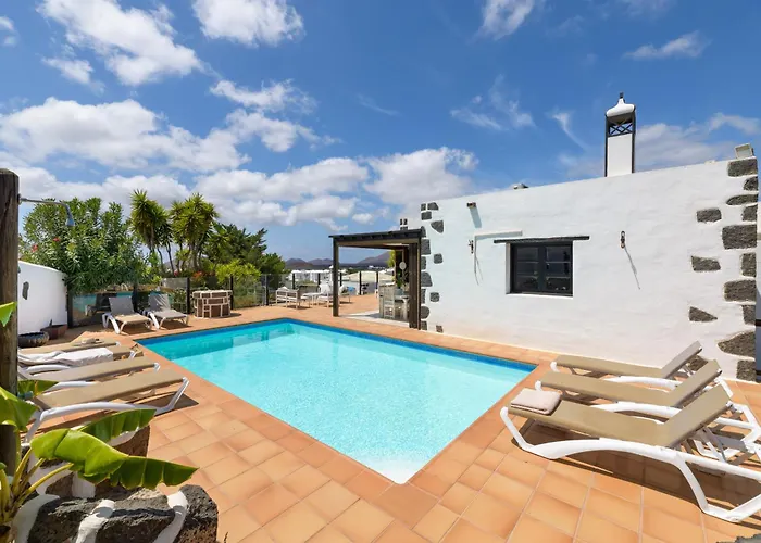 Spacious Private Up To 16 - Casa Quintero - Volcano, Timanfaya Park, Bodega & South Beaches - Heated Pool - Game - Charcoal Grill Yaiza (Lanzarote)