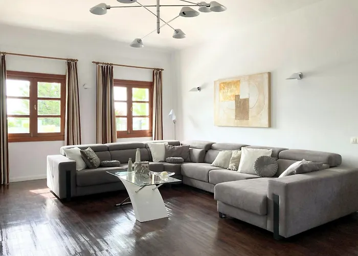Spacious Private Up To 16 - Casa Quintero - Volcano, Timanfaya Park, Bodega & South Beaches - Heated Pool - Game - Charcoal Grill * Yaiza (Lanzarote)